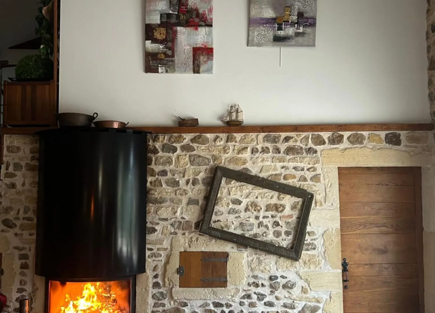 La Maison De Brigitte Aux Petites Avaizes Chateauneuf  0*, Chateauneuf (Saone-et-Loire) France
