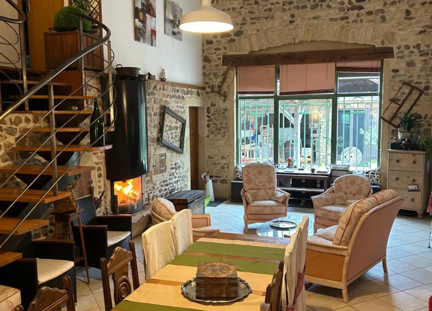 Homestay La Maison De Brigitte Aux Petites Avaizes Chateauneuf