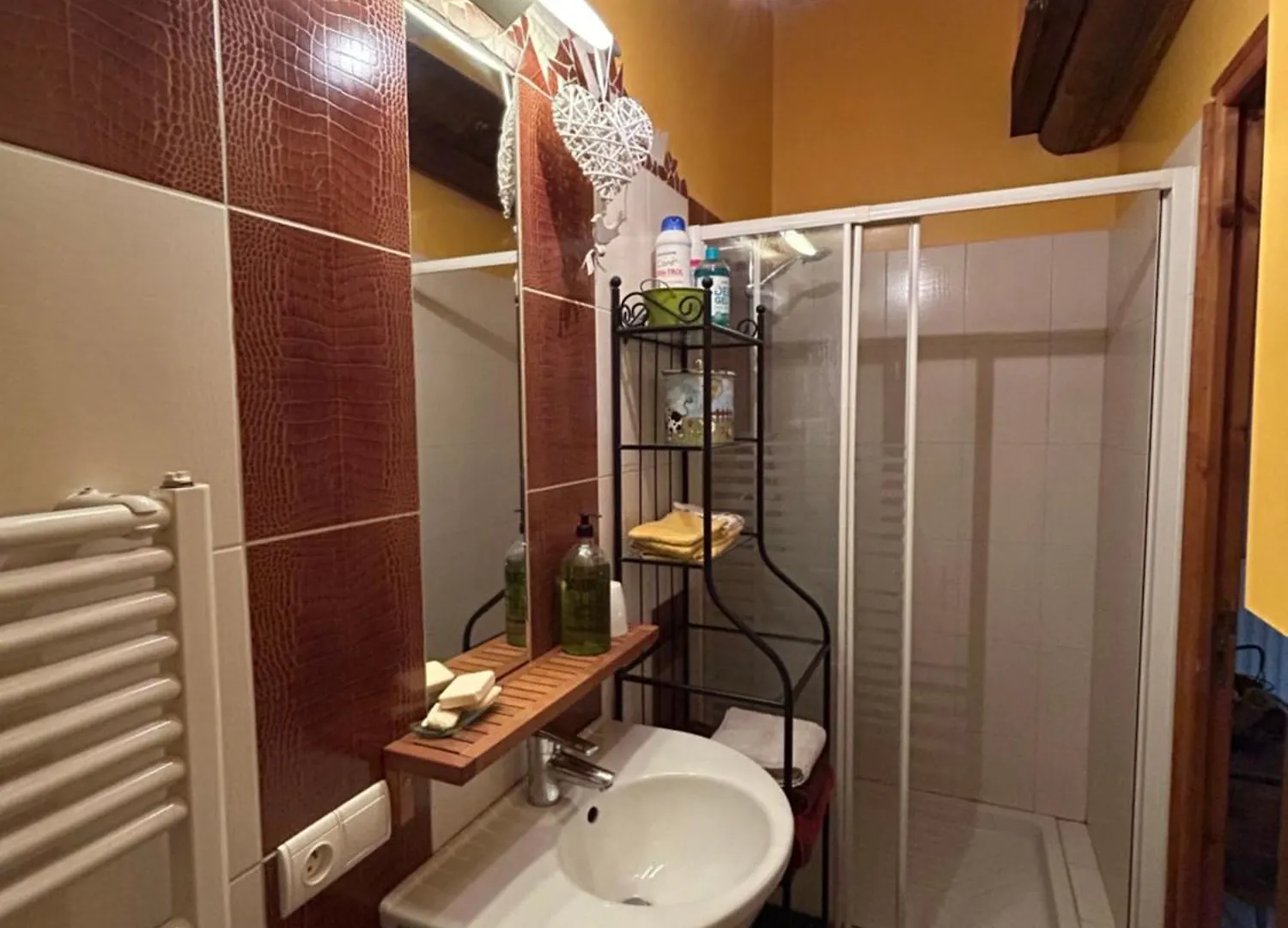 La Maison De Brigitte Aux Petites Avaizes Chateauneuf  Homestay